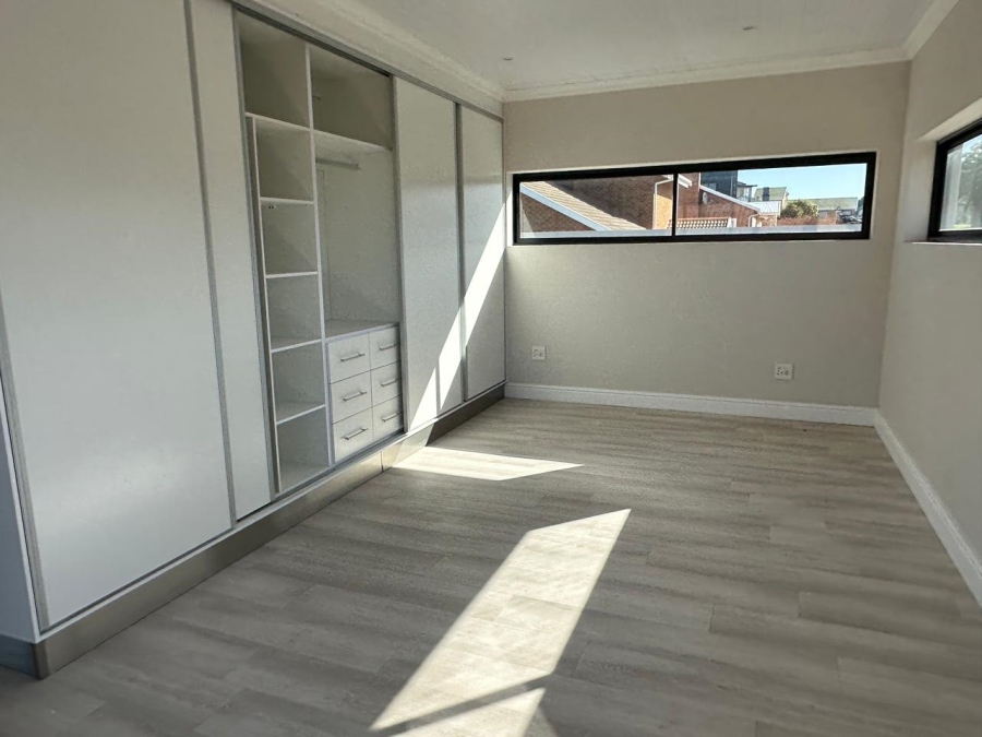 5 Bedroom Property for Sale in Stilbaai Wes Western Cape